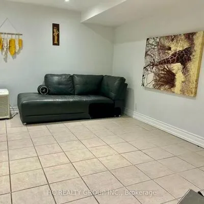 Lower 3271,&nbsp;Marlene, Applewood, Mississauga