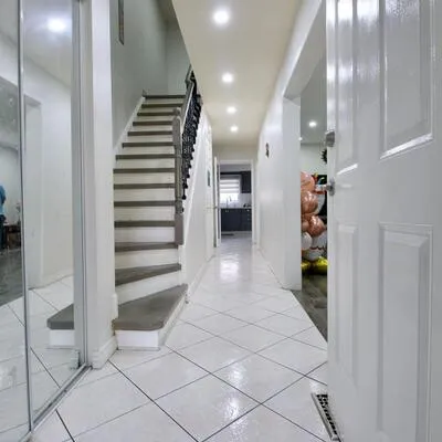 5125,&nbsp;Salishan, Hurontario, Mississauga