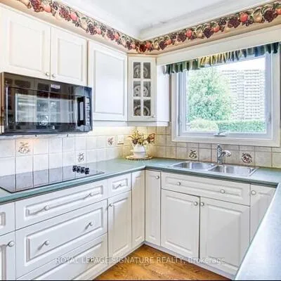 1040,&nbsp;Runningbrook, Applewood, Mississauga