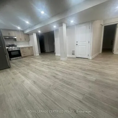 211,&nbsp;Macedonia, Fairview, Mississauga