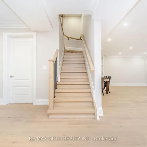 Premium freehold home for sale: 19, Maldaver, Streetsville, Mississauga
