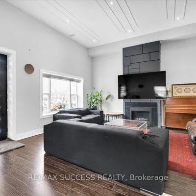 30,&nbsp;Maple Ave N, Port Credit, Mississauga