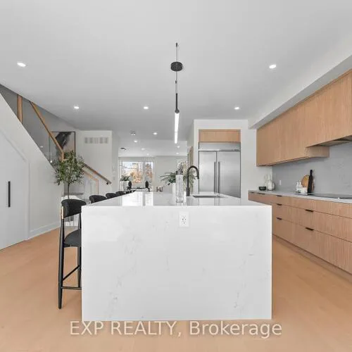 Premium freehold home for sale: 124, Dunbar, Cooksville, Mississauga