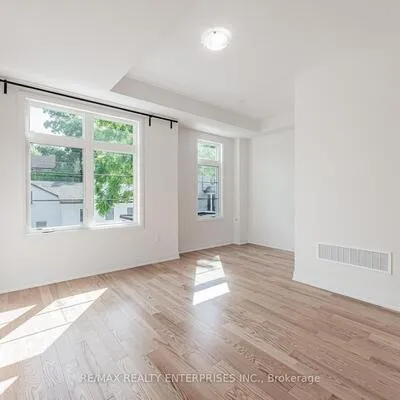 209,&nbsp;Wyndham, Streetsville, Mississauga