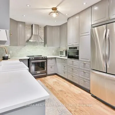 431,&nbsp;Naomi, Fairview, Mississauga