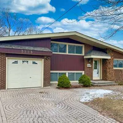 3223,&nbsp;Constitution, Applewood, Mississauga