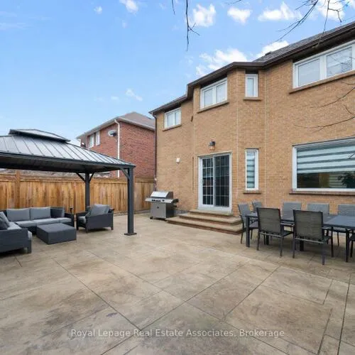 Premium freehold home for sale: 4516, Gullfoot, Hurontario, Mississauga