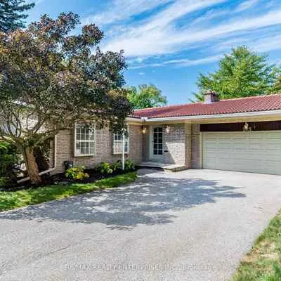 285,&nbsp;Pinetree, Mineola, Mississauga