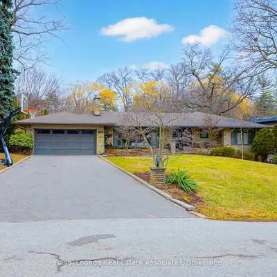 1561,&nbsp;Pinetree, Mineola, Mississauga