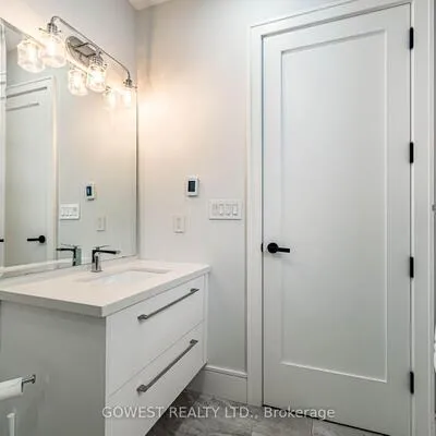 402,&nbsp;Niar, Mineola, Mississauga