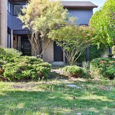 168,&nbsp;Kingsbridge Garden, Hurontario, Mississauga