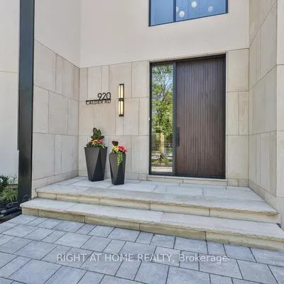 920,&nbsp;Calder, Clarkson, Mississauga