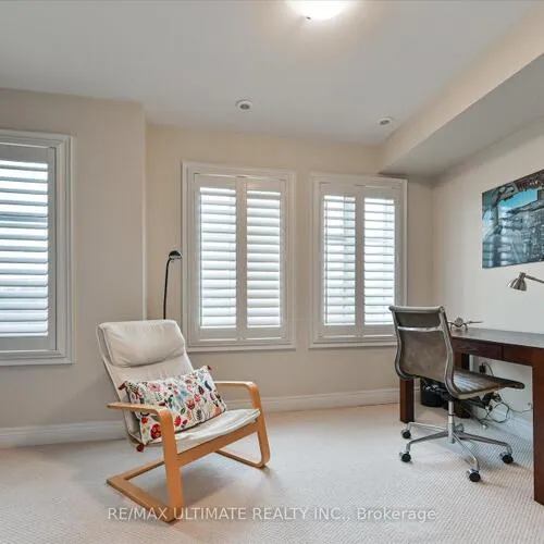 Premium freehold home for sale: 1860, Burnhamthorpe, Applewood, Mississauga