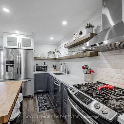 540,&nbsp;Cavell, Cooksville, Mississauga