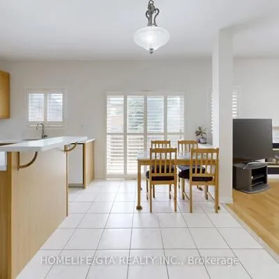 164,&nbsp;Paris, Hurontario, Mississauga