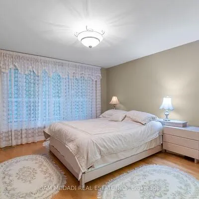 978,&nbsp;Tennyson, Lorne Park, Mississauga