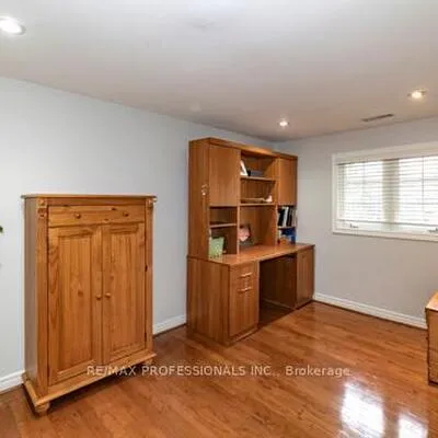 202,&nbsp;Radley, Mineola, Mississauga