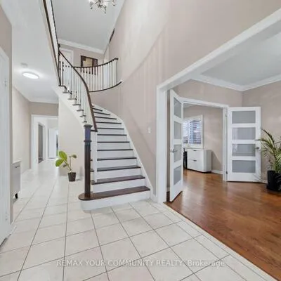 405,&nbsp;Searles, Hurontario, Mississauga