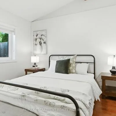 230,&nbsp;South Service, Mineola, Mississauga