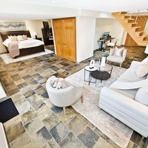 Premium freehold home for sale: 6124, Hardesty, East Credit, Mississauga