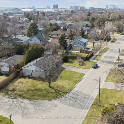 20,&nbsp;Plainsman, Streetsville, Mississauga