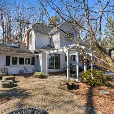 990,&nbsp;Roper, Lorne Park, Mississauga