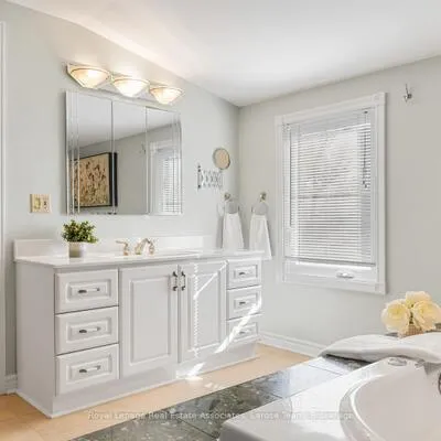 1166,&nbsp;Mineola, Mineola, Mississauga