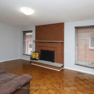 1086,&nbsp;Hedge, Lakeview, Mississauga