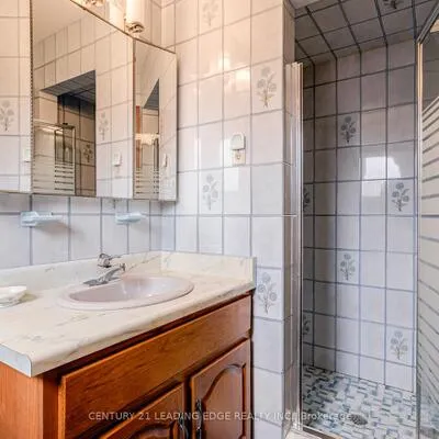 704,&nbsp;Hillman, Applewood, Mississauga