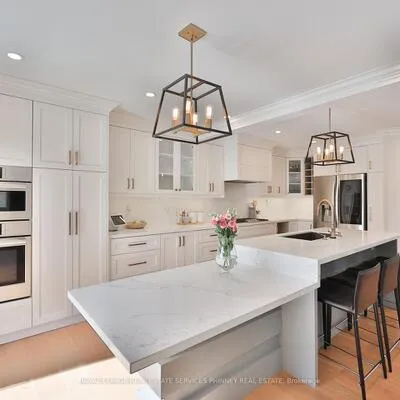 976,&nbsp;Silver Birch, Clarkson, Mississauga