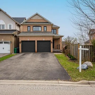 812,&nbsp;Knotty Pine, Meadowvale Village, Mississauga