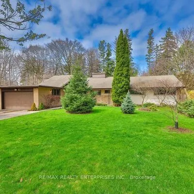 35,&nbsp;Hollyrood Heights, Mineola, Mississauga