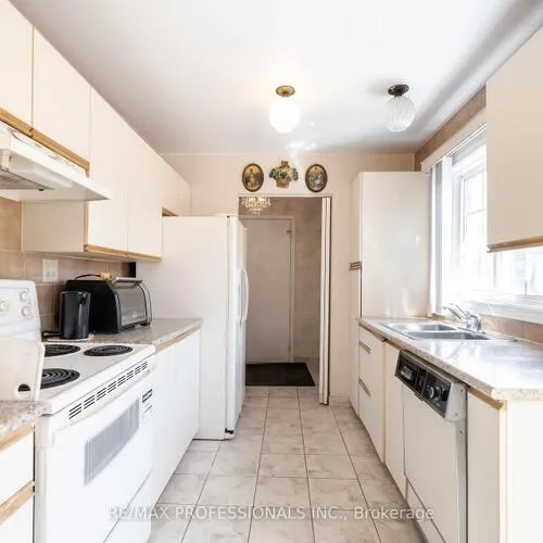 Premium freehold home for sale: 3435, Martins Pine, Erin Mills, Mississauga