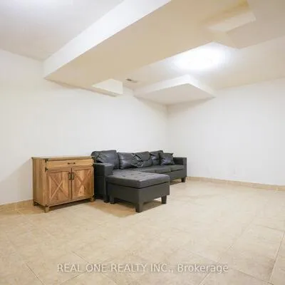 476,&nbsp;Bud Gregory, Hurontario, Mississauga