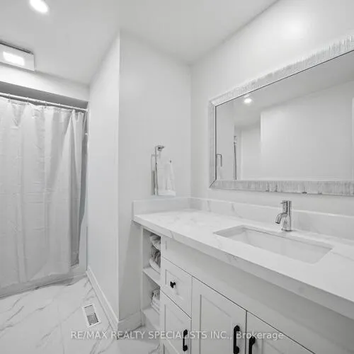 Premium freehold home for sale: 5235, HUNTINGFIELD, Hurontario, Mississauga