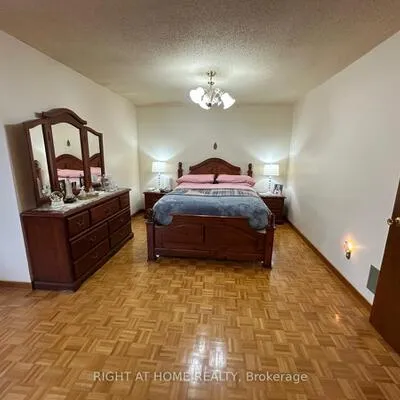 874,&nbsp;Wetherby, Rathwood, Mississauga