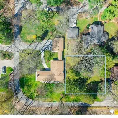845,&nbsp;Chaucer, Lorne Park, Mississauga