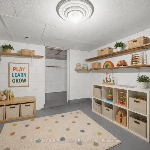 Premium freehold home for sale: 3, Donata, Streetsville, Mississauga