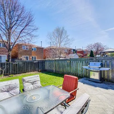 5699,&nbsp;Talaton, Hurontario, Mississauga