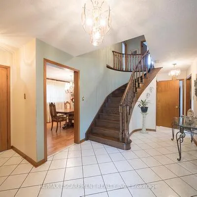 2057,&nbsp;Wincanton, Central Erin Mills, Mississauga