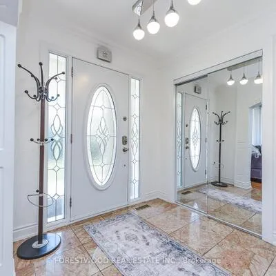 571,&nbsp;Silver Creek, Mississauga Valleys, Mississauga
