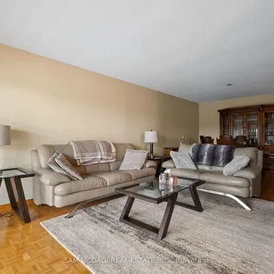 5472,&nbsp;Bourget, Hurontario, Mississauga