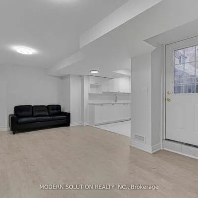 438,&nbsp;Ojibway, Hurontario, Mississauga