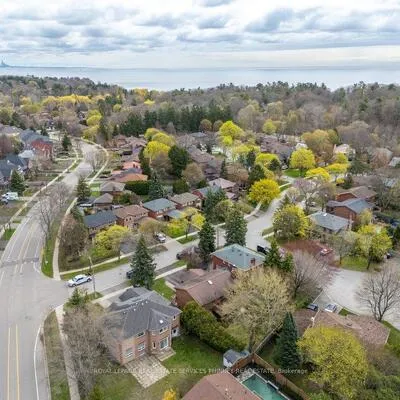 935,&nbsp;Red Pine, Lorne Park, Mississauga