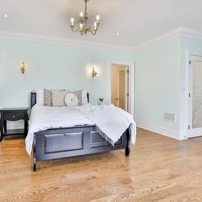 1511,&nbsp;Broadmoor, Mineola, Mississauga