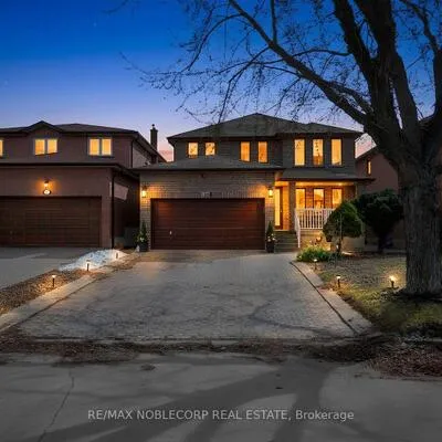 100,&nbsp;Glenn Hawthorne, Hurontario, Mississauga