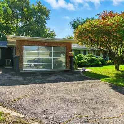 230,&nbsp;South Service, Mineola, Mississauga