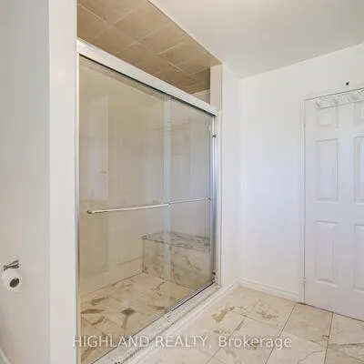 257,&nbsp;Huntington Ridge, Hurontario, Mississauga
