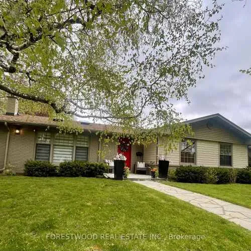 Premium freehold home for sale: 3376, Grassfire, Applewood, Mississauga