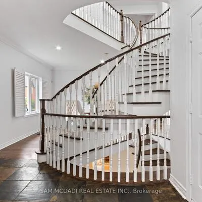 964,&nbsp;Queen, Lorne Park, Mississauga